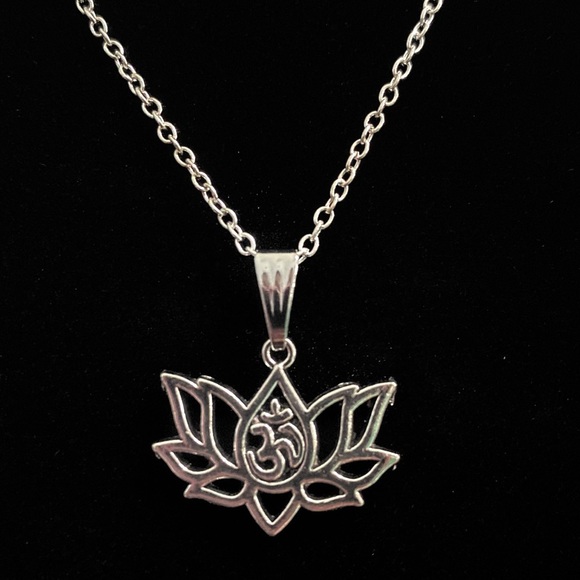 Yoga Necklace Lotus Om Symbol - Picture 1 of 9